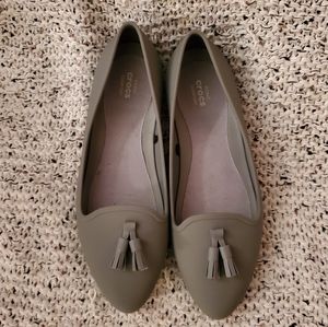 Crocs Eve Embellished Tassel  Flat 8 M Gray